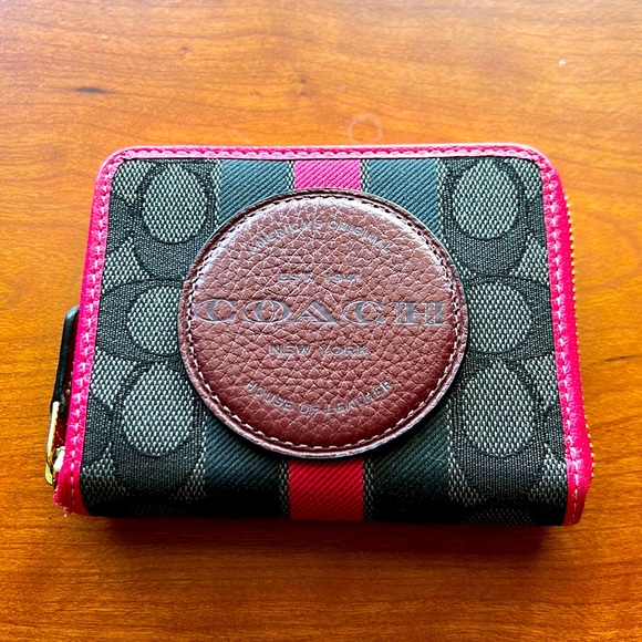 <Coach >signature pink wallet - Picture 1 of 4